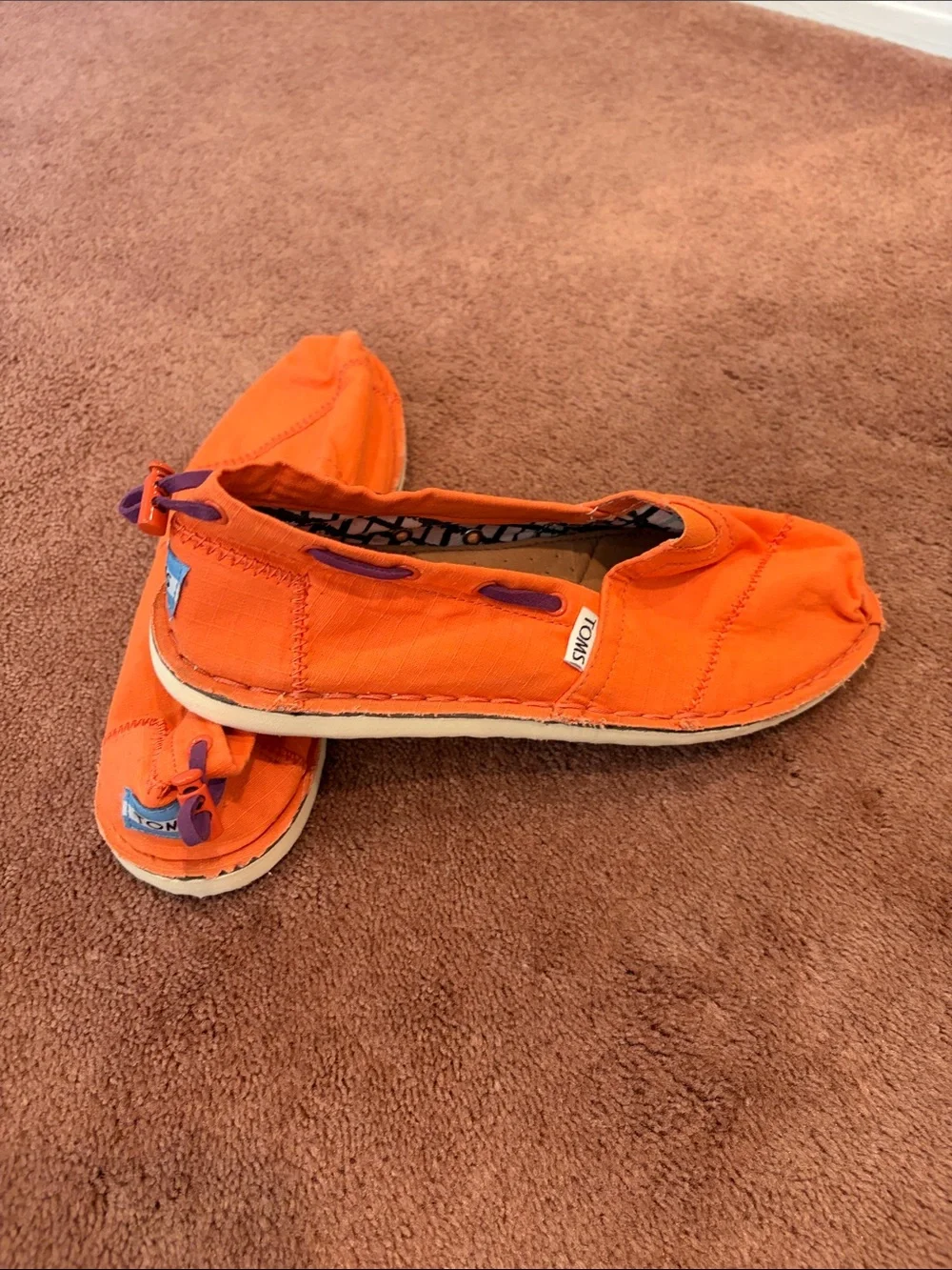 TOMS Woman’s Orange Canvas Slip-On Loafers boat shoes sz8.5 purple trim